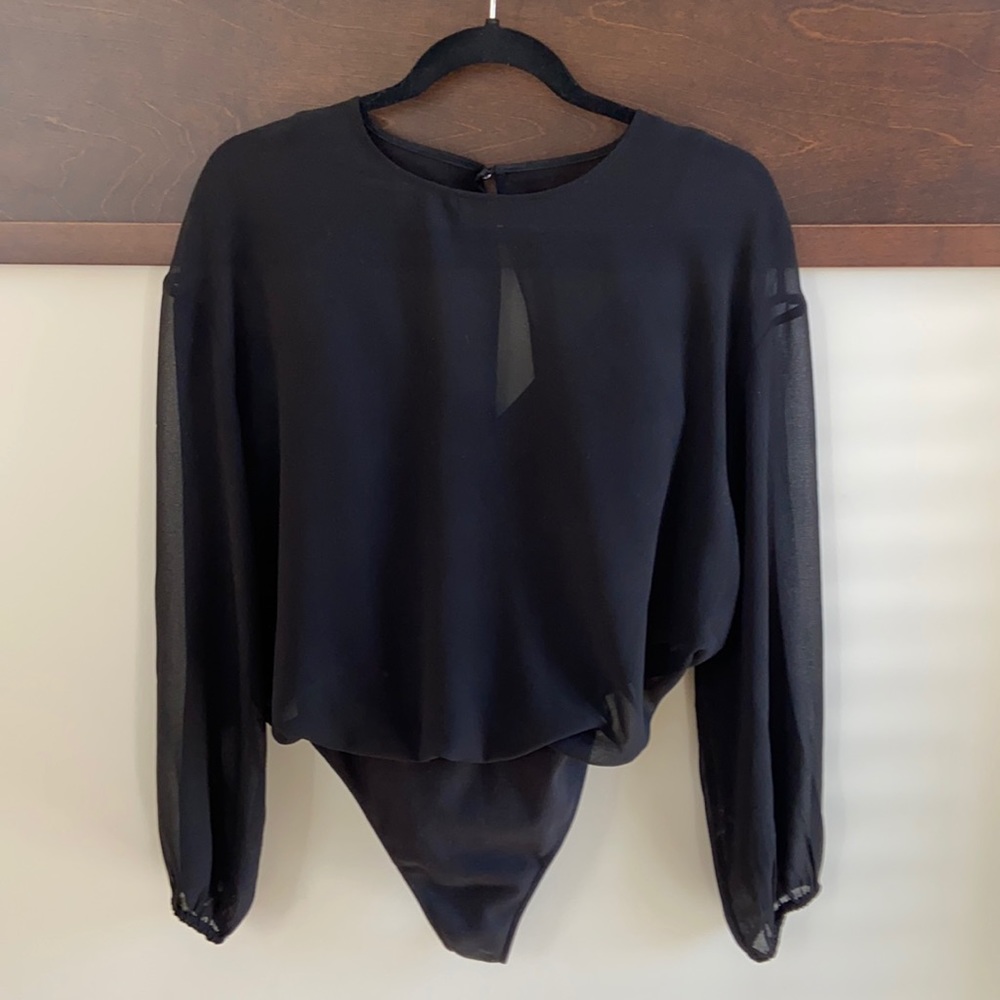 Aritzia talmont blouse size medium EUC
